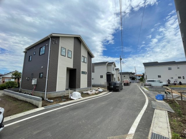 藤岡市下栗須（全11棟）8号棟の前面道路含む現地写真