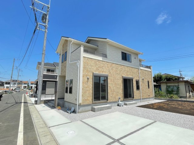 藤岡市下栗須（全11棟）9号棟の外観|ナチュラルで飽きの来ないデザインは流行に左右されない家の形です。外構も綺麗に仕上がっています(^▽^)/
