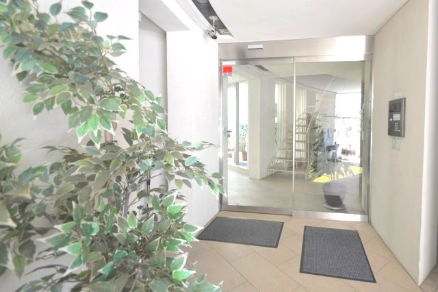 コルティーレ世田谷の玄関