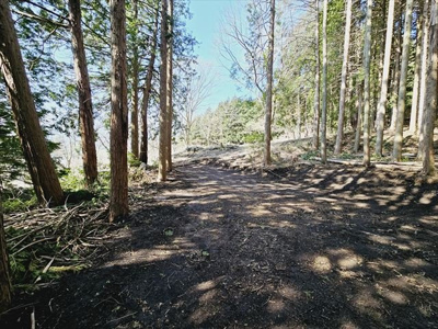 【外観】 | 緑区鳥屋売地 | 物件の詳細については、現地を見てわかること以外に、役所や法務局などで調べないとわからないことがあります。そのため、現地に行く場合は、もしこの物件を買ったらどのような生活ができるかをイメージしましょう。