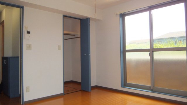 ドゥミエール・ソフィアの居間・リビング|収納はクローゼットタイプ！