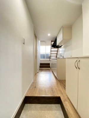 【玄関】 | サンフロンティエール | 別号室の写真になります。現況優先。