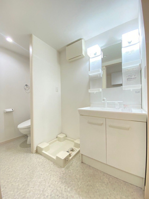 【洗面所】 | サンフロンティエール | 別号室の写真になります。現況優先。