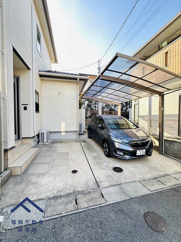東区香住ヶ丘４丁目　戸建ての駐車場