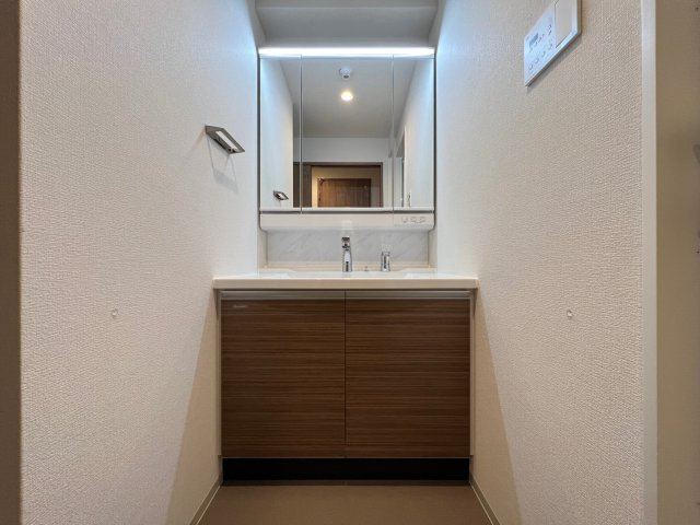 esteOeste難波元町の独立洗面台