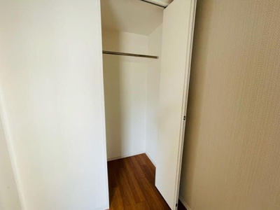 【収納】 | リビング・シングス大橋 | 別号室の写真になります。現況優先。