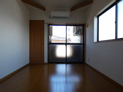 【居間・リビング】 | ティーファイブ吉塚 | 別号室の写真になります。現況優先。