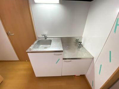 【キッチン】 | コンフォートベネフィス周船寺 | 別号室の写真になります。現況優先。