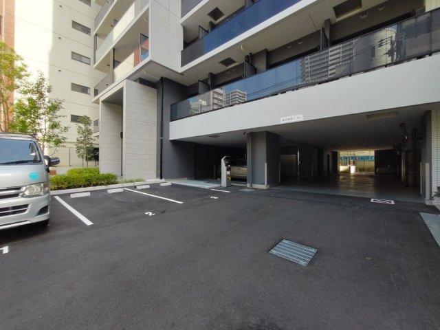 ルネフラッツ谷町四丁目の駐車場