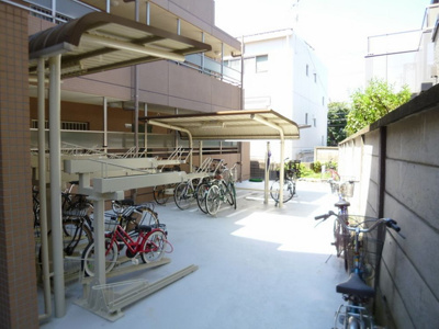 【駐車場】 | ルナ・シエモア | 敷地内に自転車置き場があります(^^)/