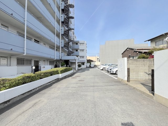 サンビューハイツ友泉の駐車場