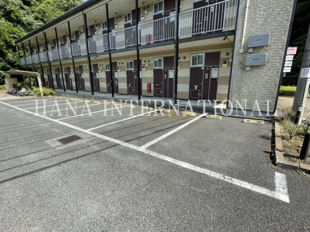 レオパレストミーズの駐車場