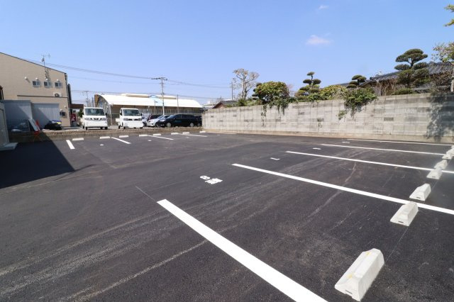 ガーデンテラス立願寺の駐車場