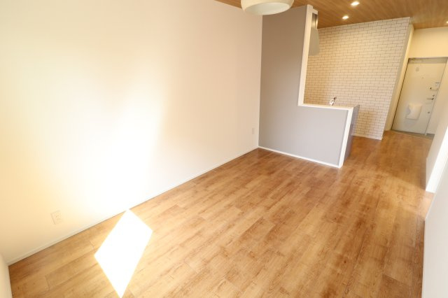 ガーデンテラス立願寺の居間・リビング