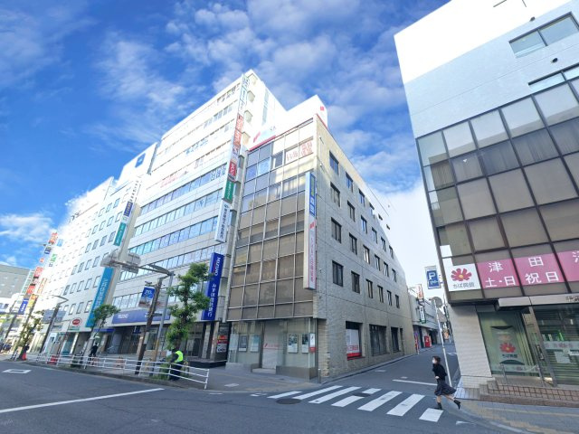 興松ビルの外観