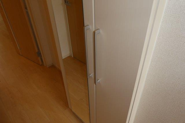 バーミィ・フィオーレの内装|シューズボックス（閉）