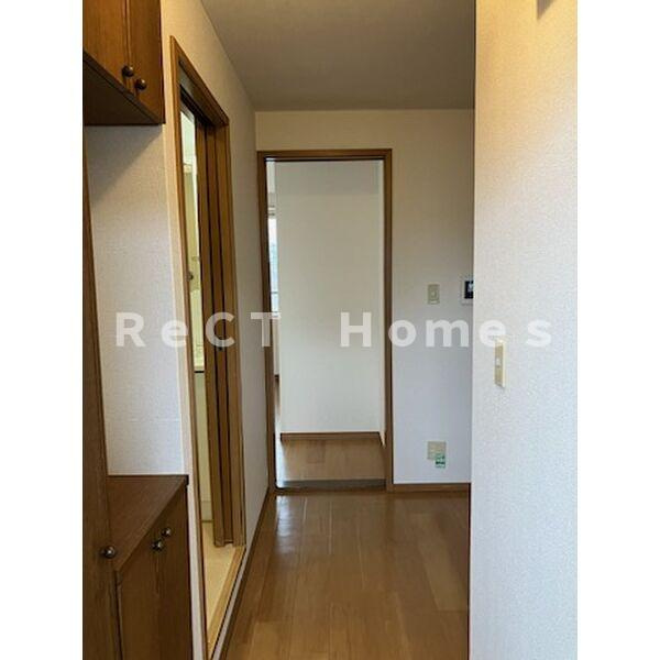 ファミール蓼野の玄関