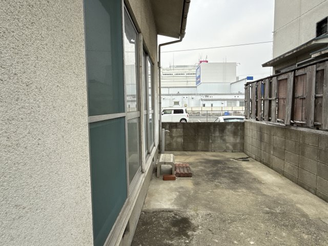 東今宿山名貸家のバルコニー