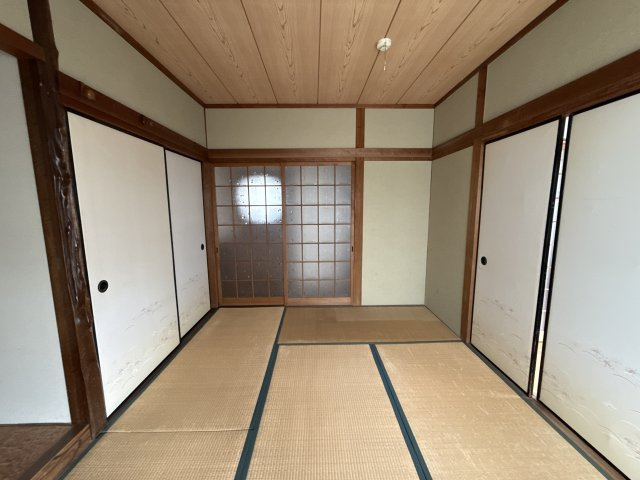 東今宿山名貸家の寝室