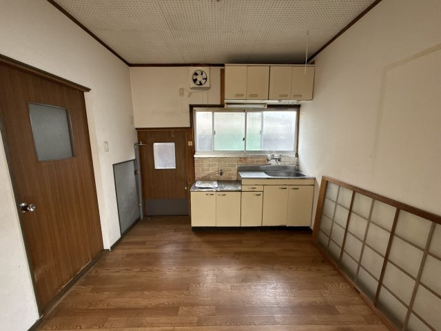 東今宿山名貸家の居間・リビング