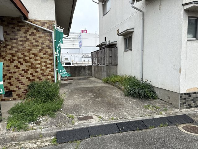 東今宿山名貸家の駐車場