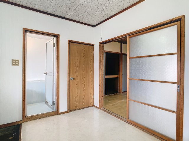 昼はおべんと、夜はやきとり。の洋室