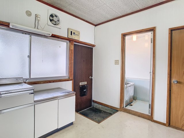 昼はおべんと、夜はやきとり。の洋室|キッチン含め水回りはまとまっています♪