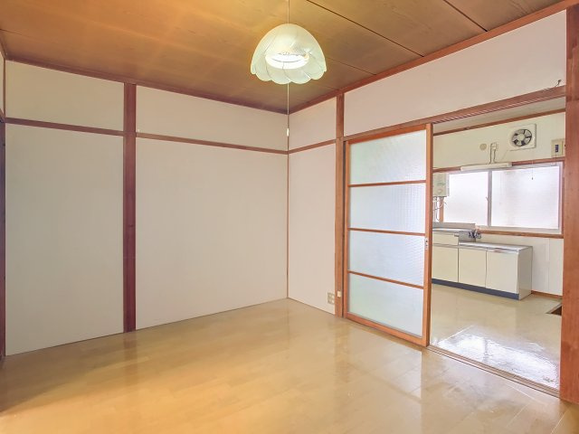 昼はおべんと、夜はやきとり。の洋室