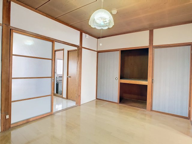 昼はおべんと、夜はやきとり。の洋室