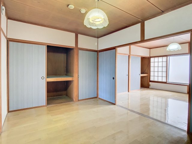 昼はおべんと、夜はやきとり。の洋室