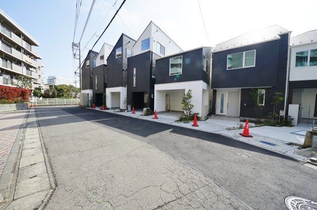 【保土ケ谷区常盤台41全７棟新築戸建て２号棟】★仲介手数料無料★（常盤台小学校・保土ヶ谷中学校）の前面道路含む現地写真