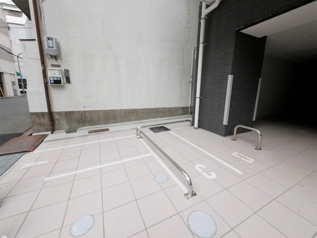 エスカーサ大阪WEST九条駅前の駐車場