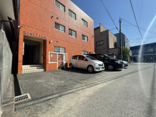 エクセレント櫛原の駐車場|駐車場があるので、車を買う予定の方も安心です