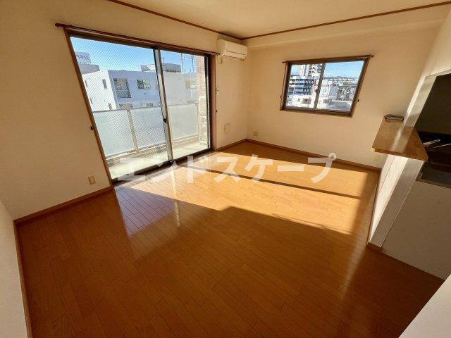 高崎栄町スターレジデンスの居間・リビング|高崎、前橋エリアのお部屋探しはエンドスケープまで！お客様の理想お聞かせ下さい♪