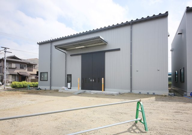 瑞穂町倉庫の駐車場