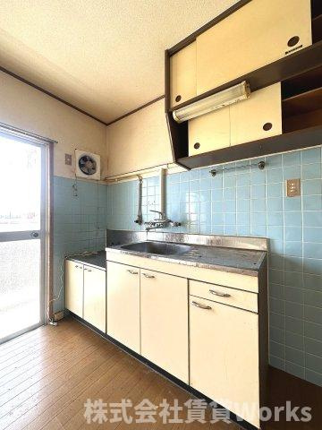 近藤第3ビルのキッチン|コンパクトなキッチンで掃除もラクラク
