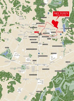 【地図】 | ―スカイタウンの駅アクセス―
駅から歩道付き大通りを真っすぐ進み、1度右に曲がるだけのシンプルなアクセス。
道中にはコンビニもあり、利便性・安全性でも安心の道のりです。