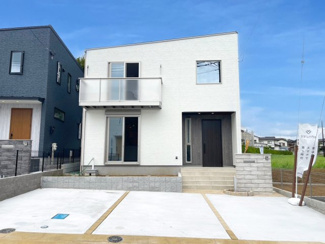 【外観】 | 【No.4】
車を3台止めても余裕のある駐車スペース。荷物の積み下ろしも楽々。