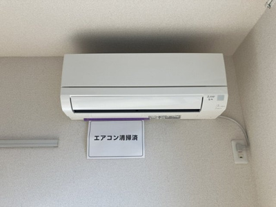 【設備】 | パームハウスA【SHM】 | リビングダイニングキッチンには暑い夏や寒い冬に大活躍のエアコン付きです☆冷暖房完備で1年中快適に過ごせます♪