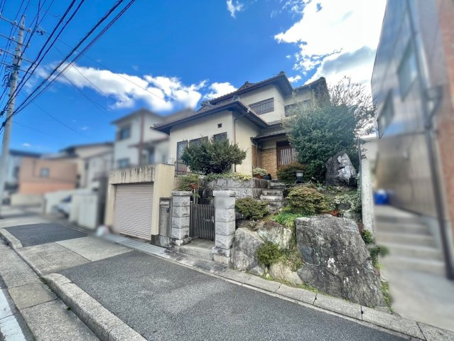 名東区高針台一丁目戸建の前面道路含む現地写真