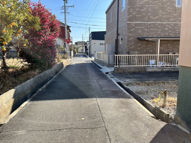 鈴鹿市北江島町 売土地 の前面道路含む現地写真