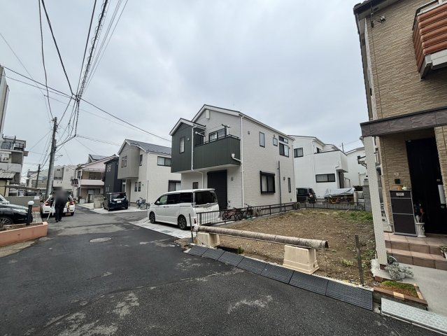 越谷市大沢4丁目土地の前面道路含む現地写真