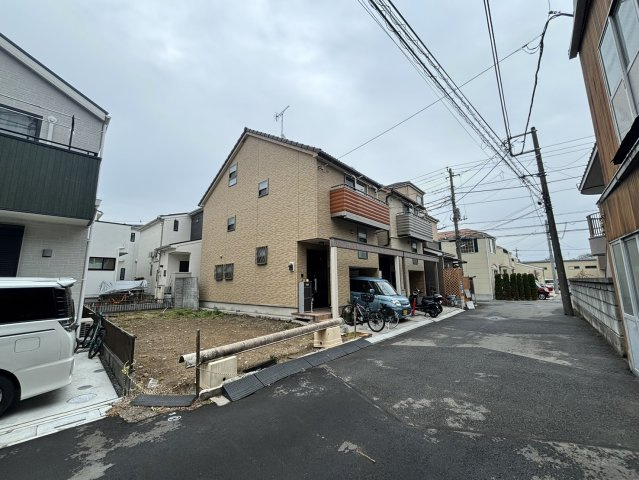 越谷市大沢4丁目土地の前面道路含む現地写真
