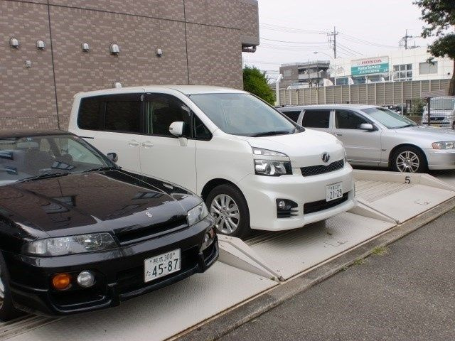 シャトレープランドールの駐車場
