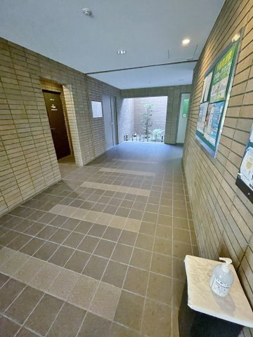 近鉄『伏見』駅まで徒歩１１分＆３沿線利用ＯＫ☆家事動線良好の３ＬＤＫ☆ディオ・フェルティ丹波橋左芳館のエントランス|エントランス