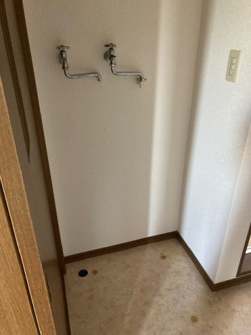 アンビエンス山崎の洗面所|洗濯機置き場