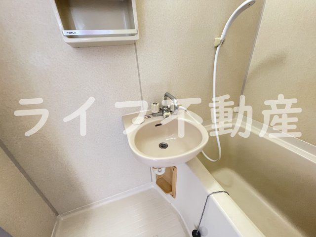 ビオス中小阪 A棟の洗面所|忙しい朝には欠かせない洗面所です