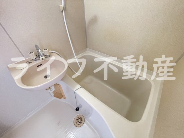 ビオス中小阪 A棟の浴室|コンパクトで使いやすいお風呂です