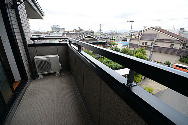 アズール羽衣のバルコニー|落ち着いた時間を過ごせるバルコニーです