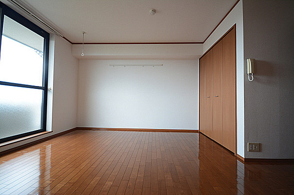 アズール羽衣の居間・リビング|ゆったりとした居間です